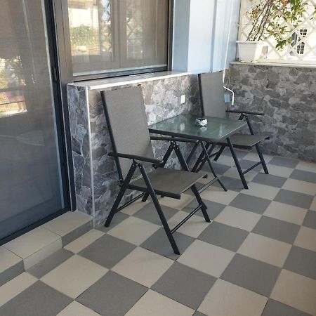 Iros Apartment Néa Péramos Exteriör bild
