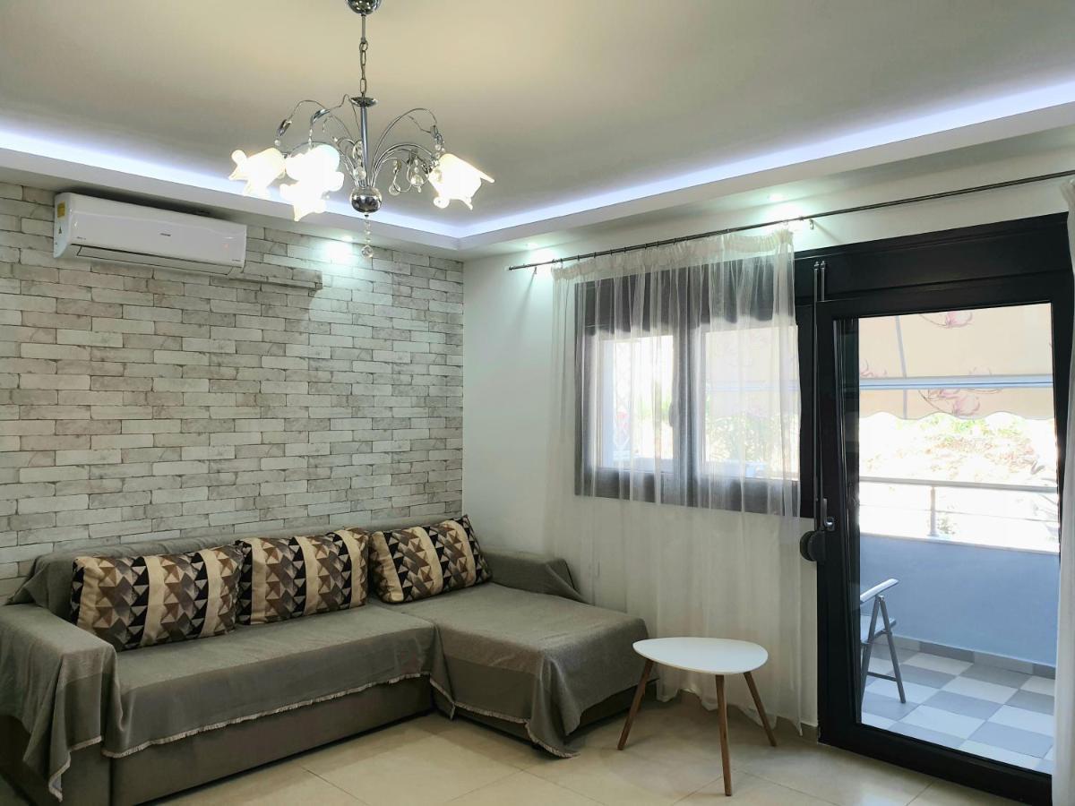Iros Apartment Néa Péramos Exteriör bild
