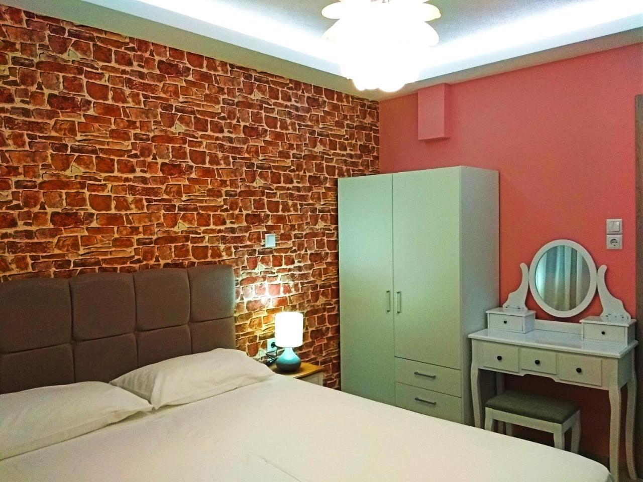Iros Apartment Néa Péramos Exteriör bild